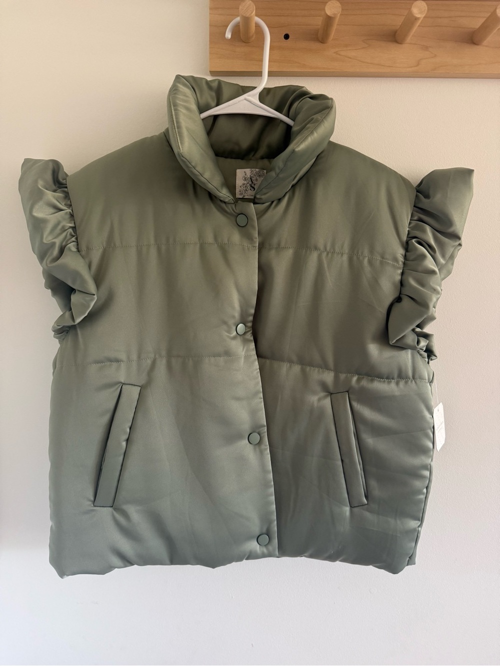 NWT Altar'd State Sage Puff-Sleeve Puffer Vest Medium - Picture 2 of 6